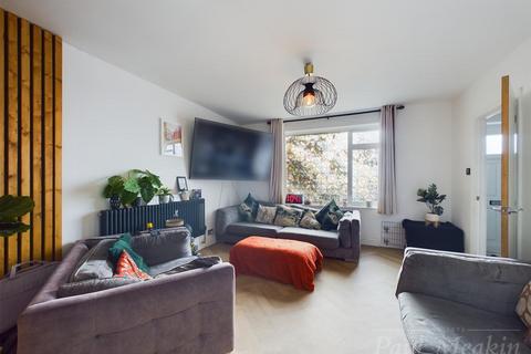 10 Rowdown Crescent, New Addington, Croydon, CR0 0HQ
