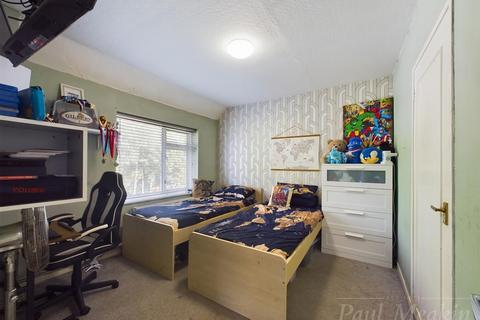 10 Rowdown Crescent, New Addington, Croydon, CR0 0HQ
