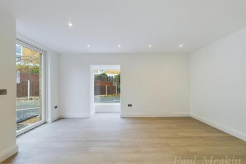 4 bedroom semi-detached house for sale - The Warren, The Green, Croydon, Surrey