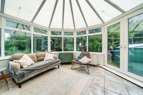 The Grove Chalton Heights, Chalton, Luton, LU4 9UF