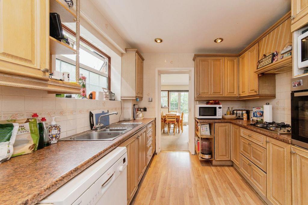 Wolmer Gardens, Edgware HA8 3 bed semidetached house for sale £690,000