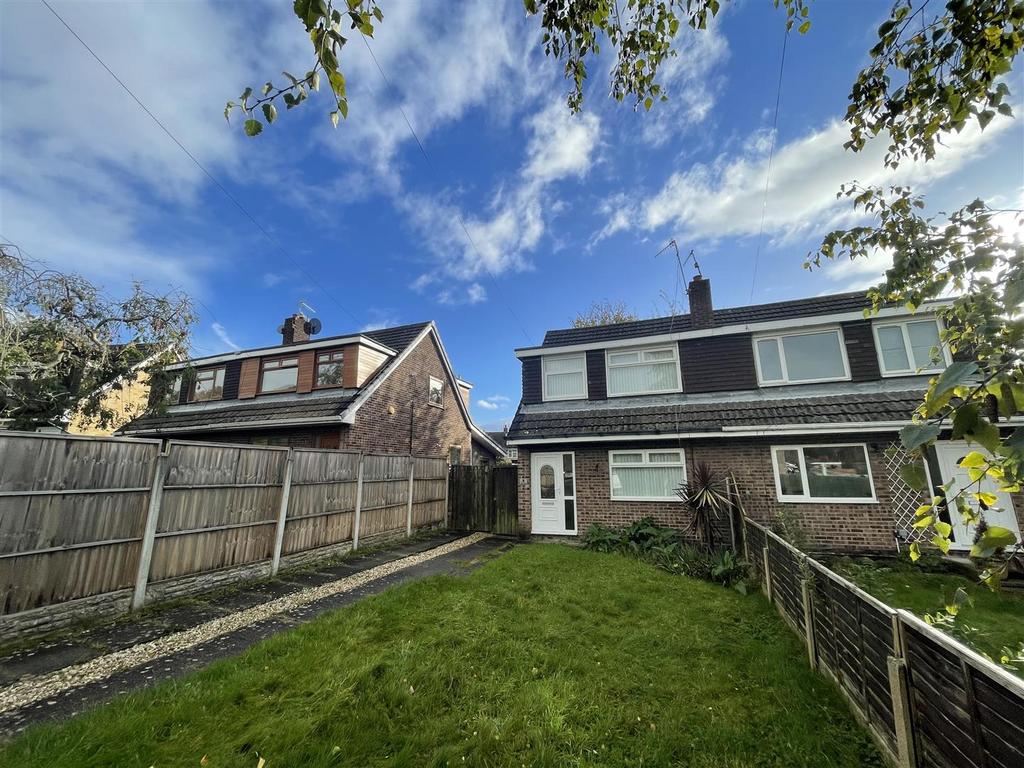 Croft Close, Prenton 3 bed semidetached house £180,000