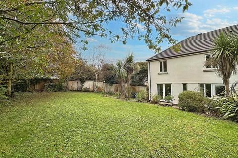 5 bedroom end of terrace house for sale, Chyvelah Vale, Truro