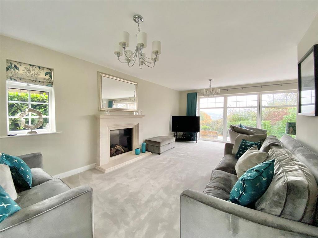 Stoneheads, Whaley Bridge, High Peak 4 bed detached house for sale £