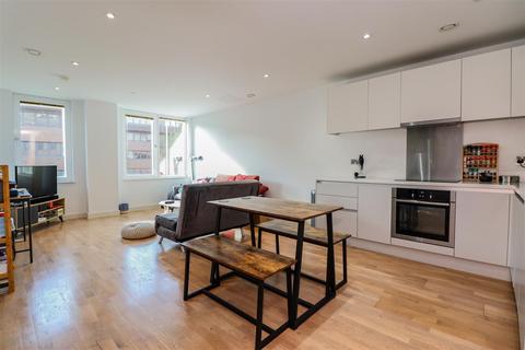 2 bedroom flat for sale, Chart Way, Horsham