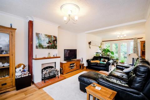 52 Warwick Road, Chingford, London, E4 8NW
