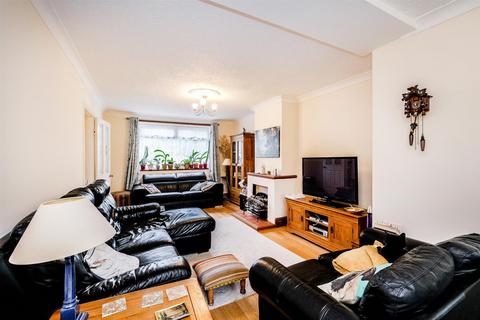52 Warwick Road, Chingford, London, E4 8NW