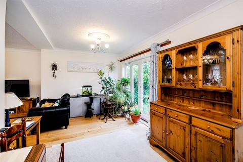 52 Warwick Road, Chingford, London, E4 8NW