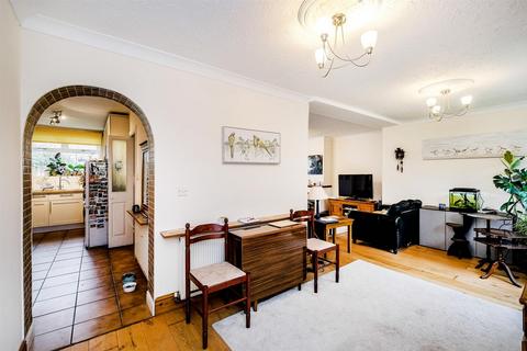 52 Warwick Road, Chingford, London, E4 8NW