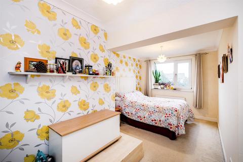 52 Warwick Road, Chingford, London, E4 8NW
