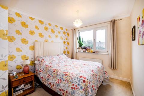 52 Warwick Road, Chingford, London, E4 8NW