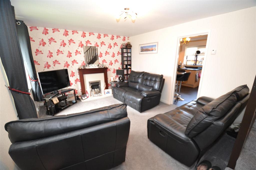 Coniston Close, Queensbury, Bradford 3 bed townhouse £169,950