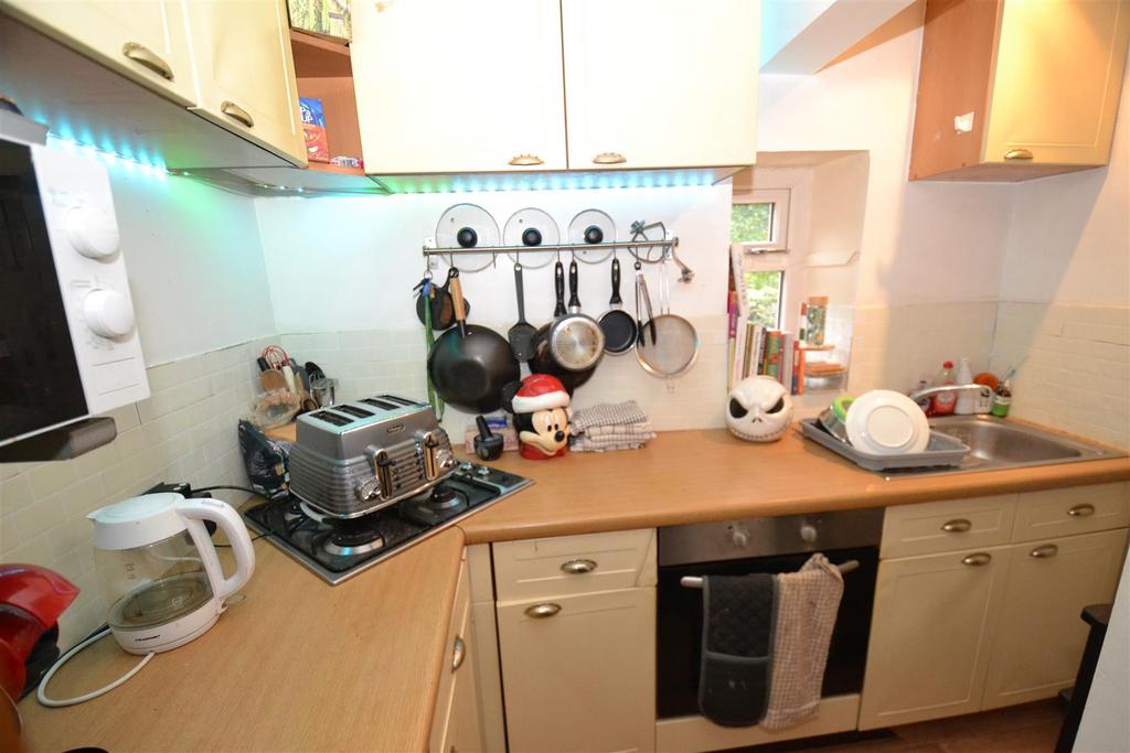 Clayton Lane, Clayton, Bradford 2 bed terraced house for sale £120,000