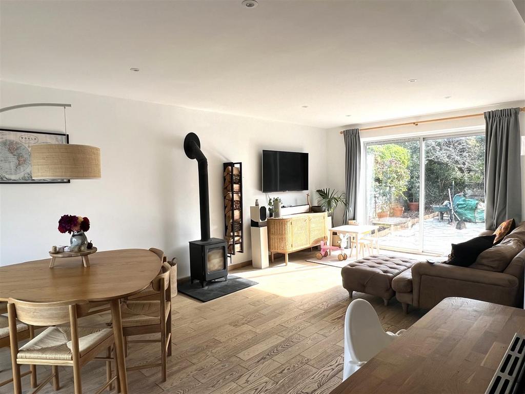 Beach Road, Carlyon Bay, St. Austell 3 bed detached house for sale £