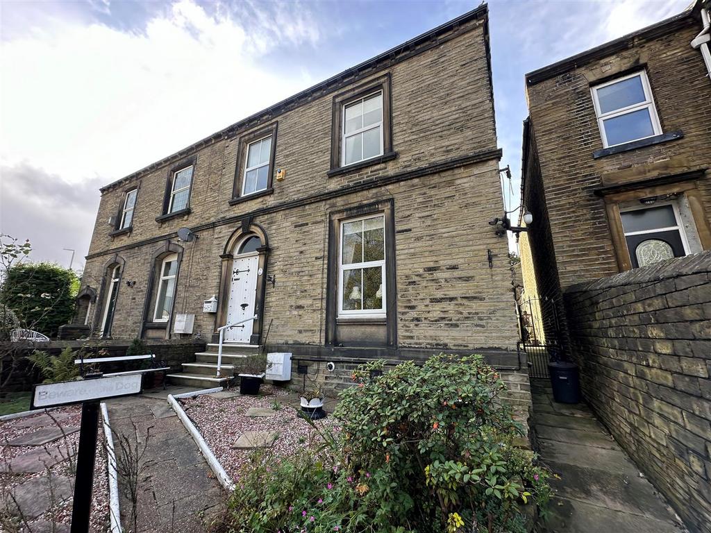 Bradford Road, Brighouse 3 bed semidetached house for sale £245,000