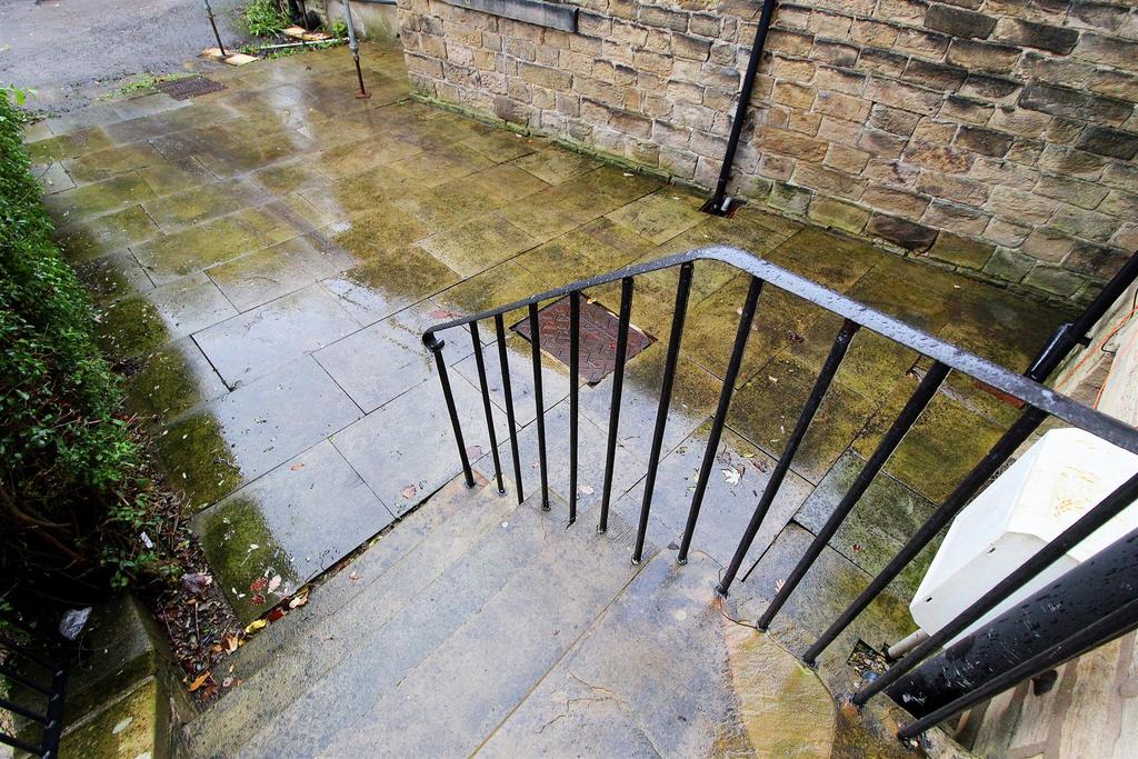 Station Road, Honley, Holmfirth, HD9 6PG 2 bed character property £