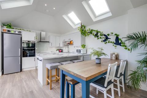 76 Ravensbury Road, London, SW18 4RS