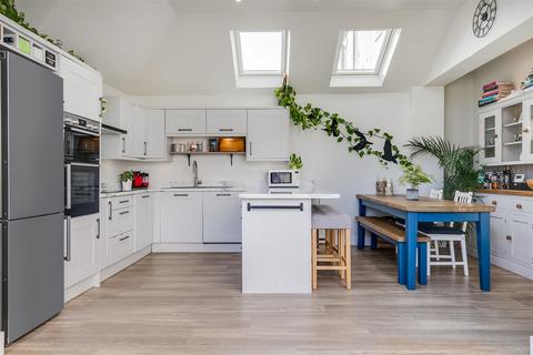 76 Ravensbury Road, London, SW18 4RS