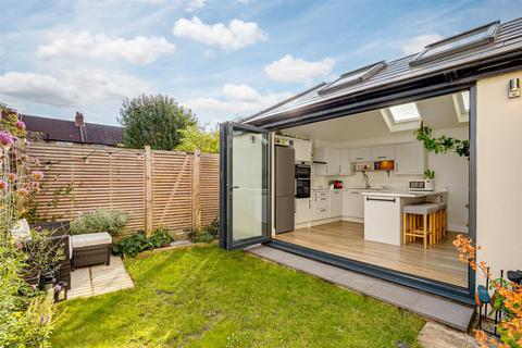 76 Ravensbury Road, London, SW18 4RS