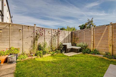 76 Ravensbury Road, London, SW18 4RS