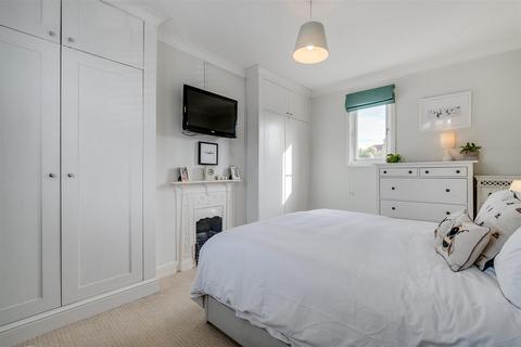 76 Ravensbury Road, London, SW18 4RS