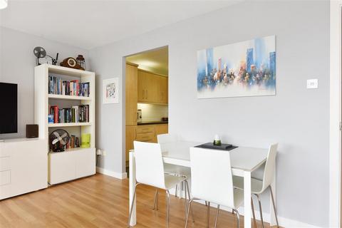 2 bedroom apartment for sale, Berglen Court, Branch Road, E14