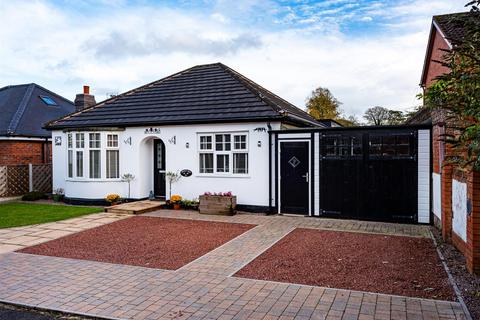 2 bedroom detached bungalow for sale - 87 Birches Road, Codsall, Wolverhampton