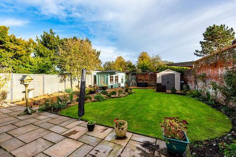 2 bedroom detached bungalow for sale - 87 Birches Road, Codsall, Wolverhampton
