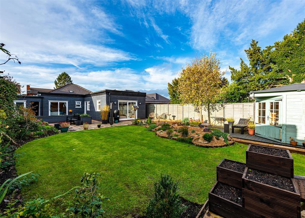 87 Birches Road, Codsall, Wolverhampton 2 bed detached bungalow for