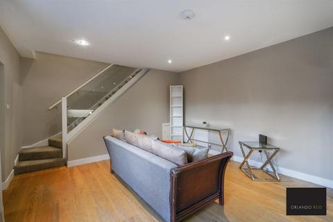 3 bedroom apartment to rent, Wandsworth Road, Clapham