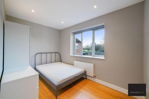 3 bedroom apartment to rent, Wandsworth Road, Clapham