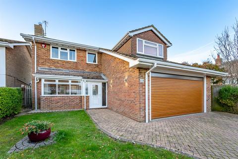 19 Ashmore Close, Peacehaven, BN10 8AQ