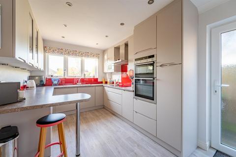 19 Ashmore Close, Peacehaven, BN10 8AQ