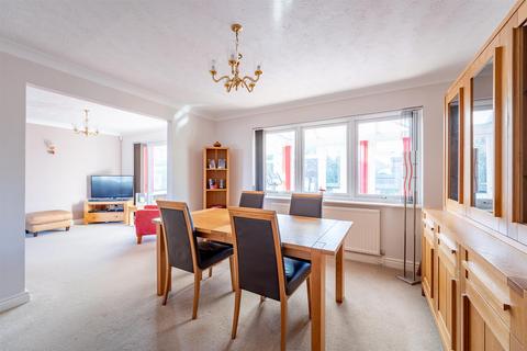 19 Ashmore Close, Peacehaven, BN10 8AQ