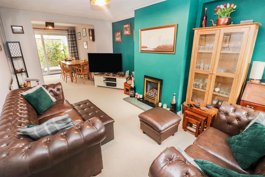 Coppice Drive, Oswestry 3 bed semidetached house for sale £220,000