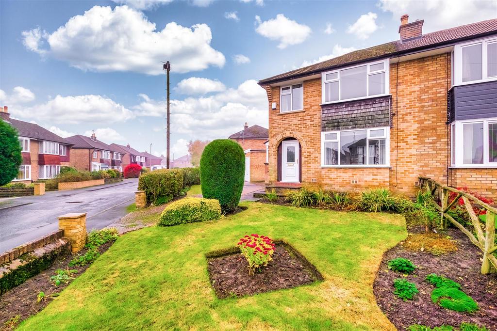 Leafield Avenue, Huddersfield, HD3 3 bed semidetached house for sale