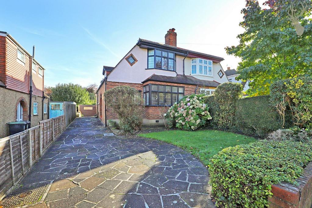 Heath Drive, Theydon Bois, Epping 3 bed semidetached house for sale £750,000