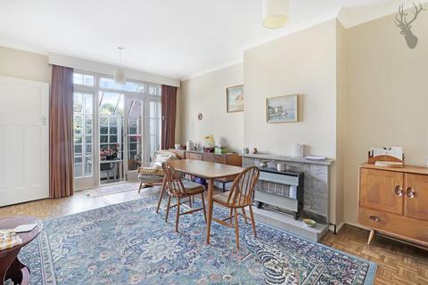 7 Heath Drive, Theydon Bois, Epping, CM16 7HL