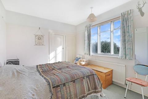 7 Heath Drive, Theydon Bois, Epping, CM16 7HL