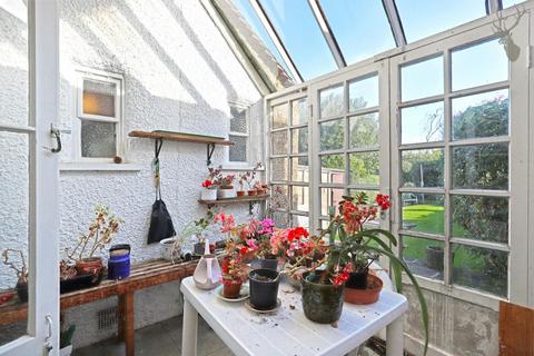 7 Heath Drive, Theydon Bois, Epping, CM16 7HL