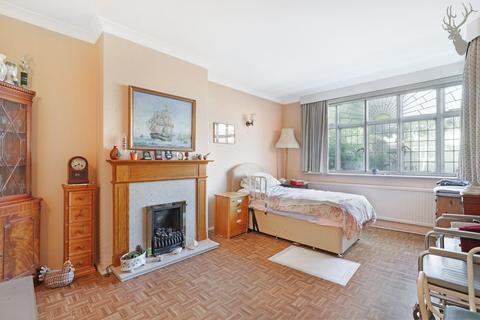 7 Heath Drive, Theydon Bois, Epping, CM16 7HL
