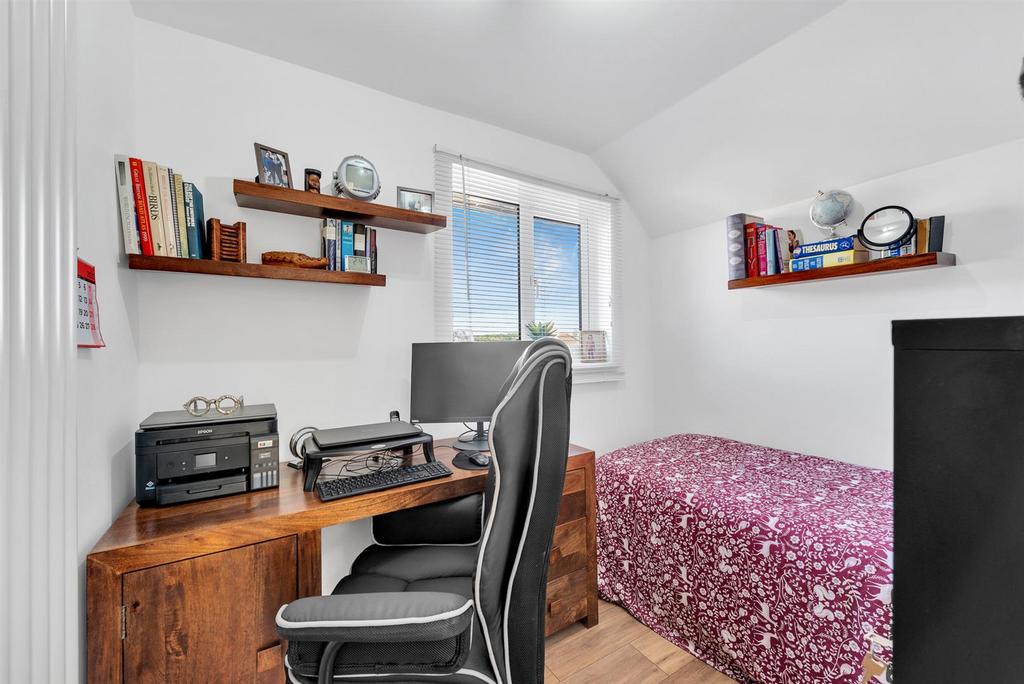 Bedroom 4.jpg