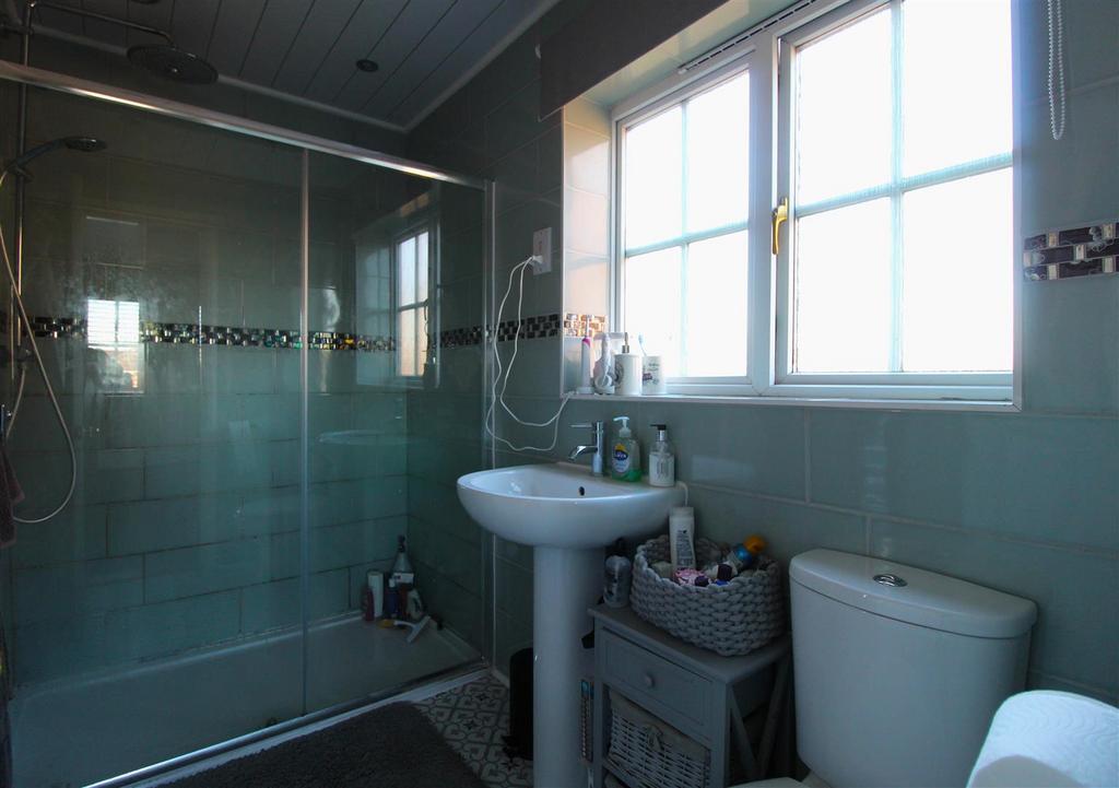 7 ensuite .JPG