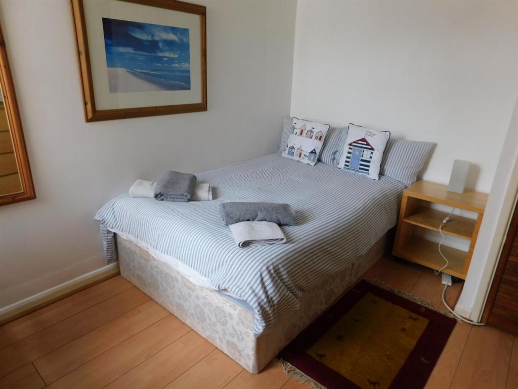 Bed4.jpg