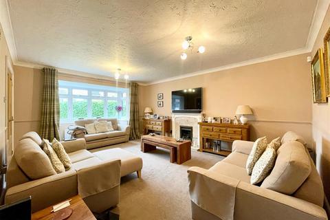 12 Beauchamps, Burnham-on-crouch, CM0 8PR