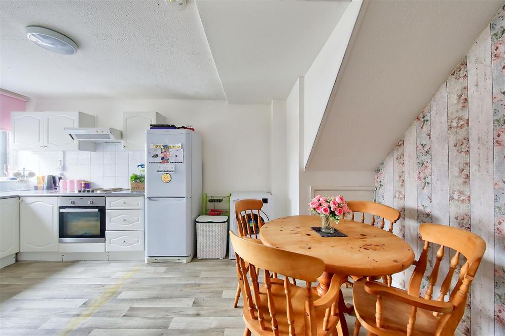 Galgate Close, London 3 bed terraced house to rent £2,700 pcm (£623 pw)