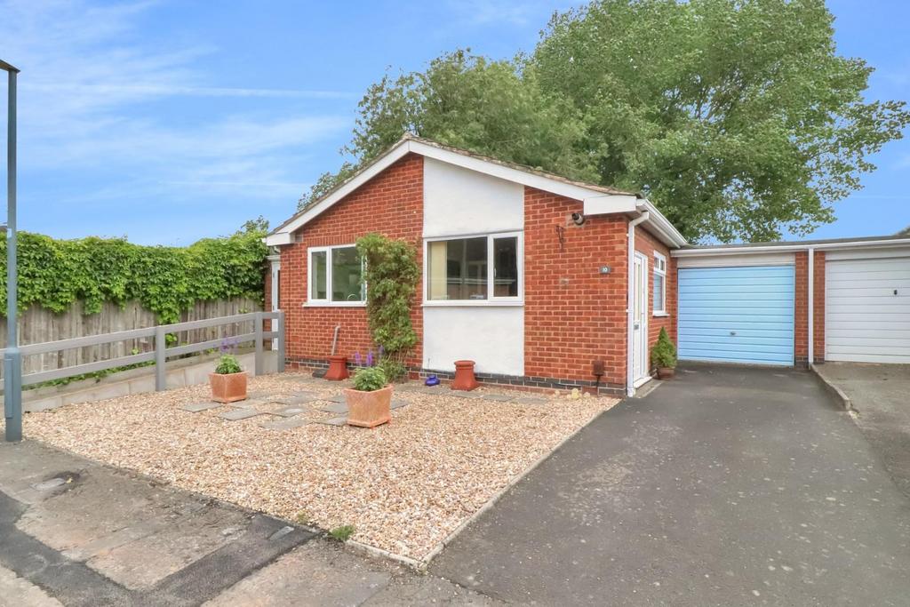 Hadrian Close, Leamington Spa 2 bed semidetached bungalow for sale £