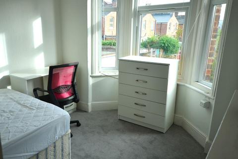 5 bedroom end of terrace house to rent, Magdalen Road, Exeter, EX2 4TU