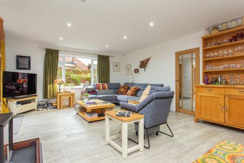 3 bedroom chalet for sale, The Crescent, Chartham, CT4