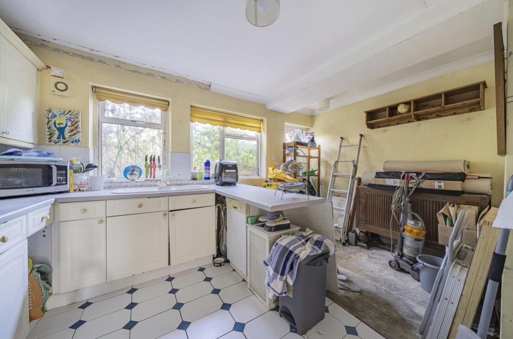 Dysart Road, Grantham, Lincolnshire... 3 bed end of terrace house £97,500